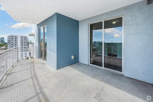 Building Photo - 2600 SW 27th Ave