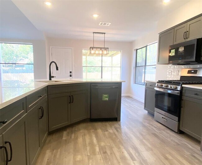 Building Photo - 3838 Arrow Dr