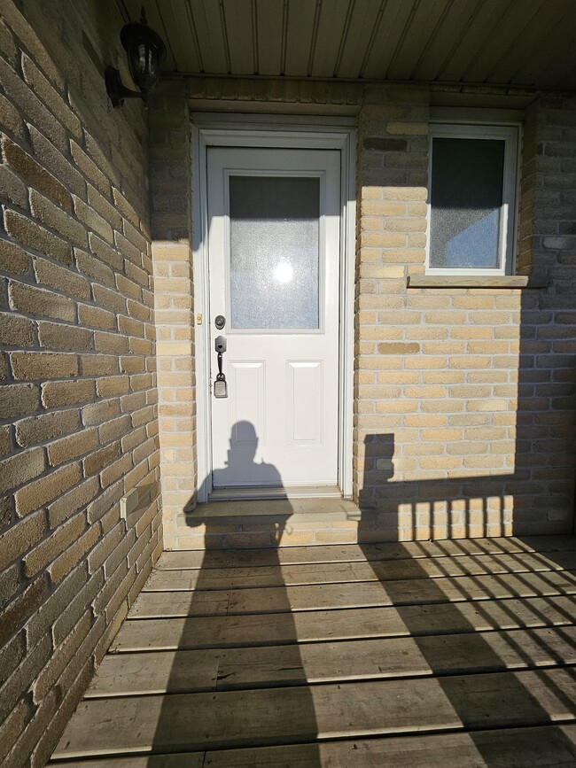 Building Photo - 443 Activa Av