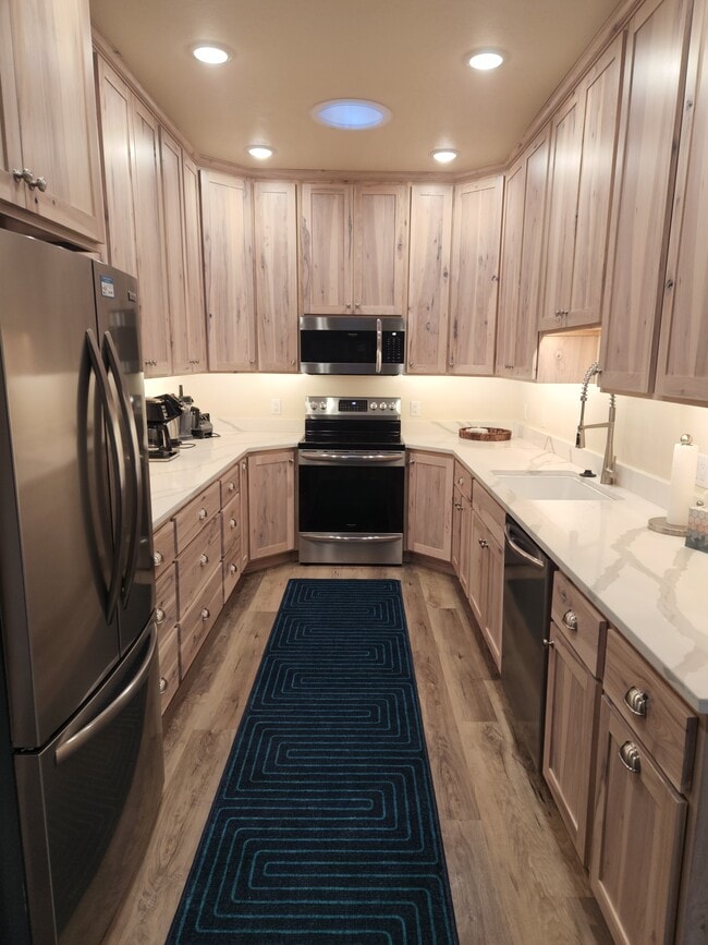 Building Photo - 228 Trails End