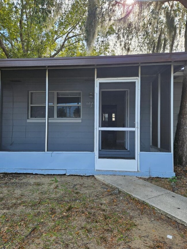 Building Photo - 1000 E Magnolia Ave