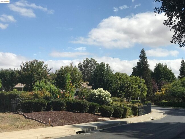Foto del edificio - 639 Pomona Dr