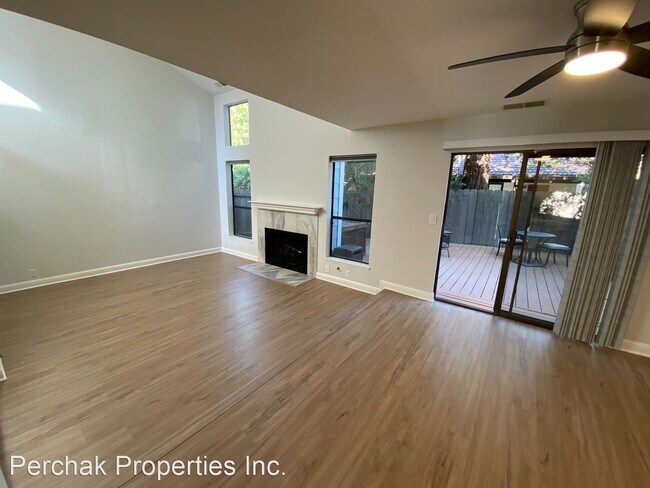 Building Photo - 2 br, 2.5 bath House - 492 Via Royal