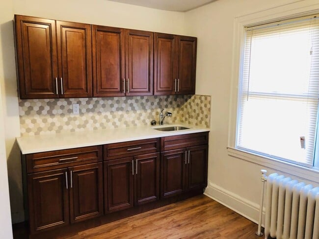 Building Photo - 68 Glen Cove Ave