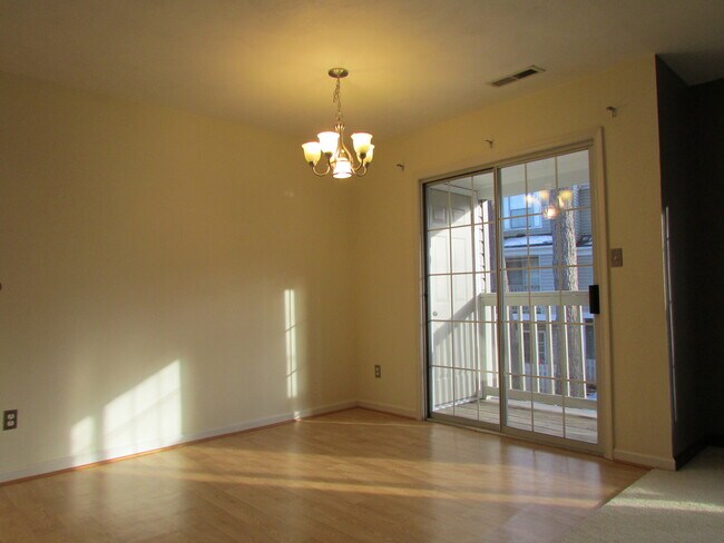 Building Photo - 860 Whistling Swan Dr