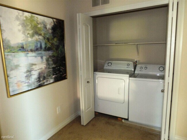 Foto del edificio - 3932 Cloverlane Dr