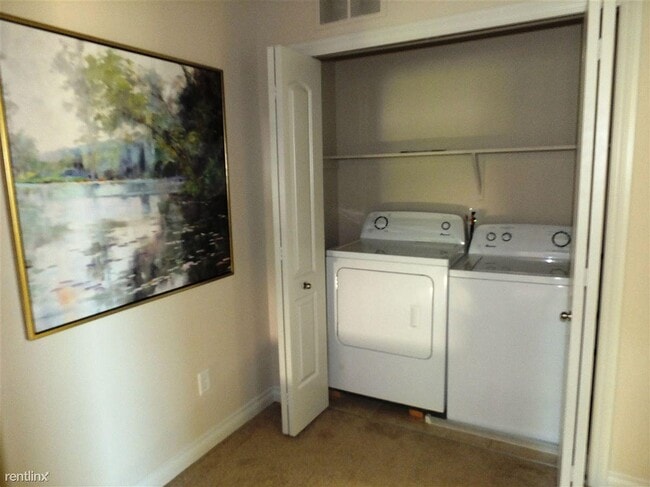 Foto del edificio - 3992 Cloverlane Dr