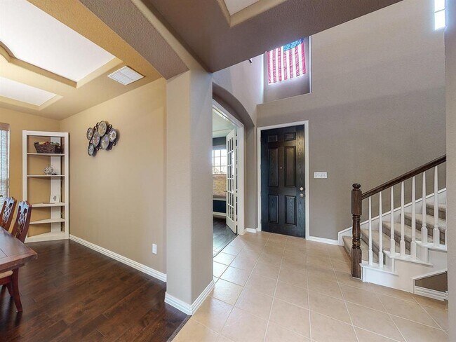 Building Photo - 5107 Yarbrough St