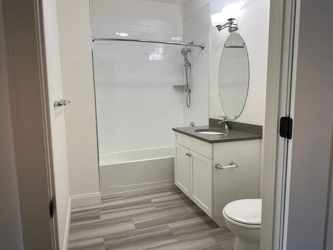 Interior Photo - Greymore Flats