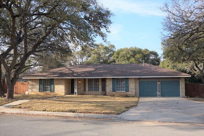 Foto del edificio - RENOVATED 3-BEDROOM HOME IN HOLLYWOOD PARK
