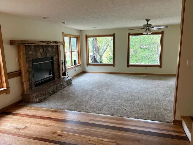 Foto del edificio - 1425 County Rd 300 W