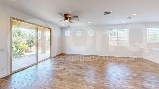 Foto del edificio - 17108 W Fallen Leaf Ln