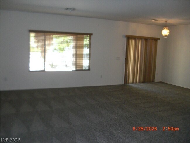 Foto del edificio - 2160 Burris Hill Dr
