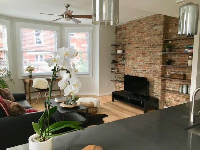 Living room - 33 E 13th St