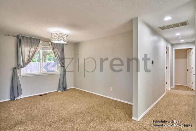Foto del edificio - 17465 NW Carl Ct