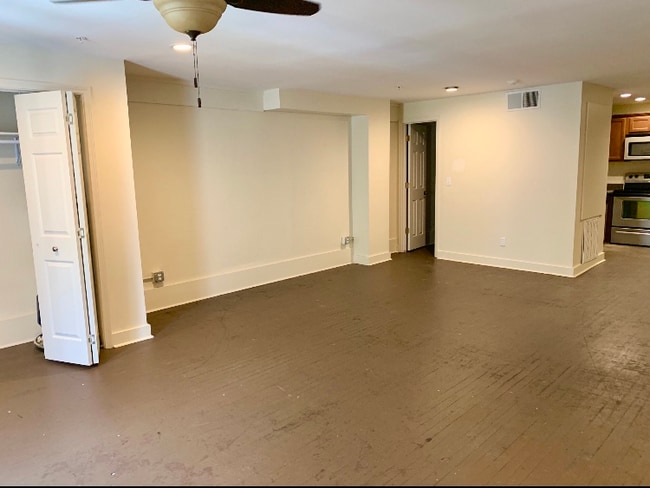 Building Photo - 409 Main St