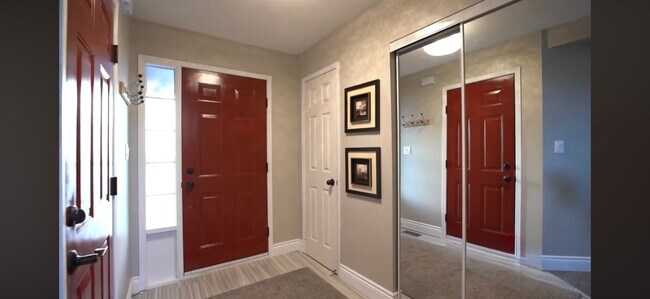 Building Photo - 1150 Skyview Dr