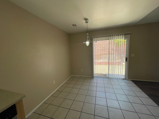 Foto del edificio - 3026 Honeysuckle Ave