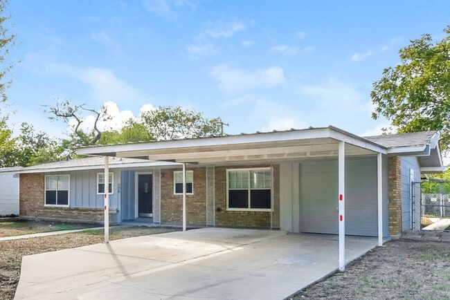 Building Photo - 906 Olney Dr