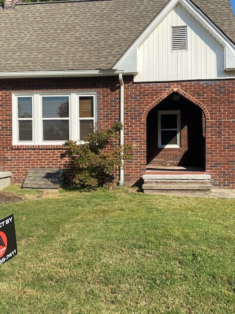 Primary Photo - 1235 S Columbia Ave