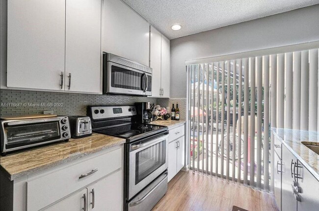 Foto del edificio - 9041 Sun Terrace Cir