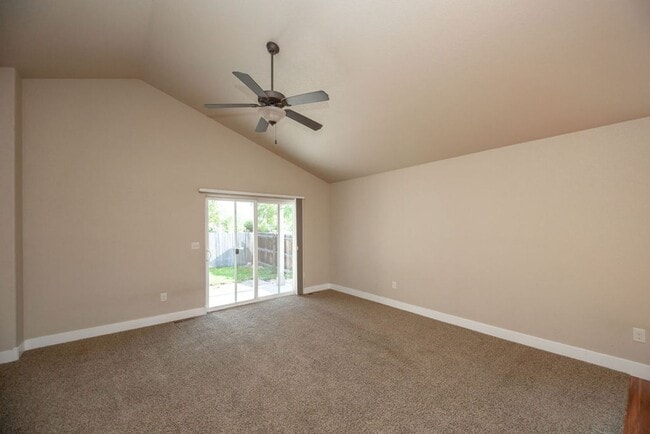 Building Photo - 3 Bedroom 2 Bath Ranch