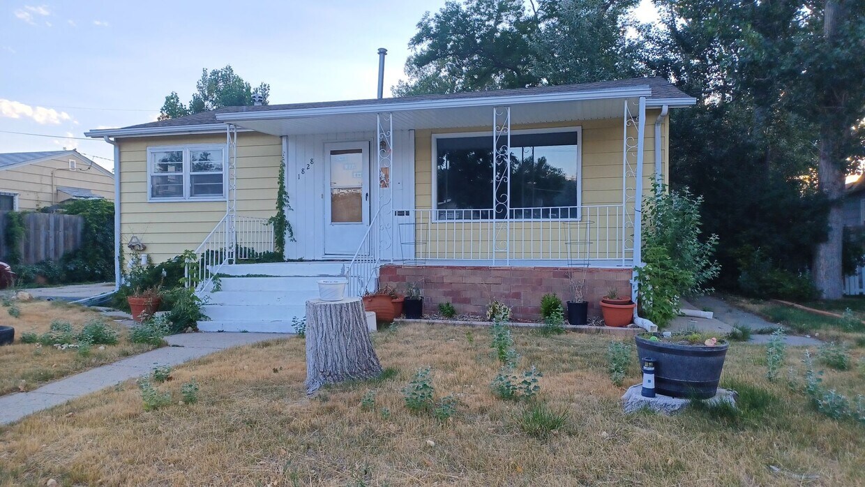 Primary Photo - Spacious 4-Bedroom, 2-Bath Home Available ...