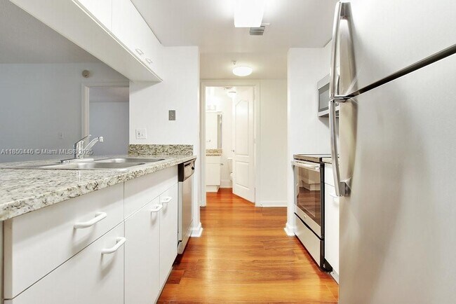 Foto del edificio - 1756 N Bayshore Dr