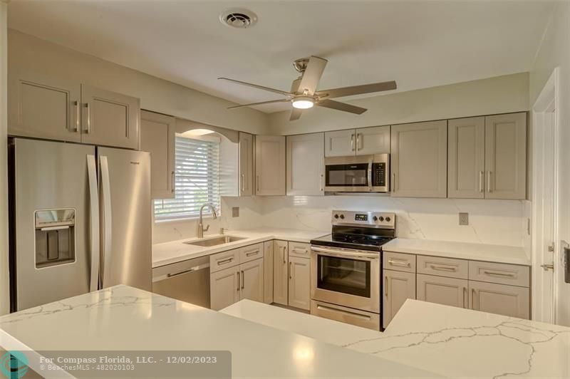Primary Photo - 400 S Luna Ct