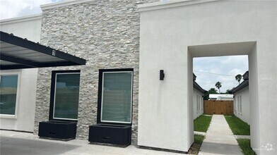Building Photo - 2107 Dragonfly St
