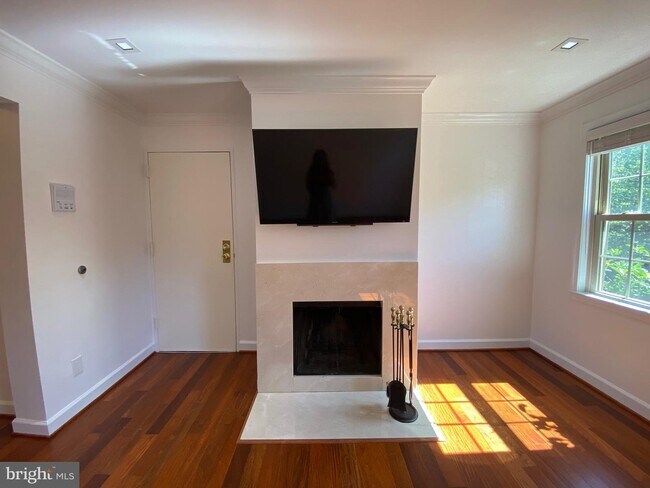 Building Photo - 527 Bashford Ln