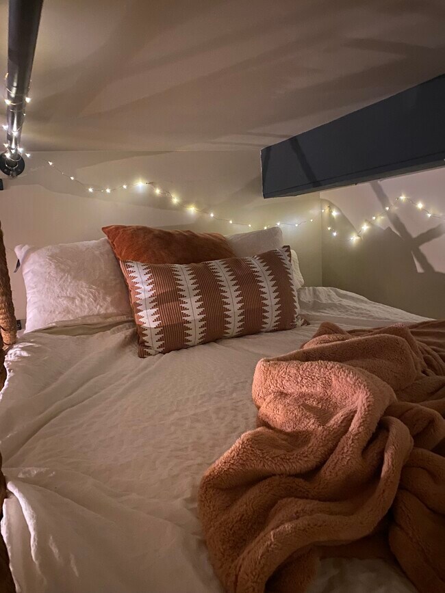 Loft Bed. - 350 W Pierpont Ave