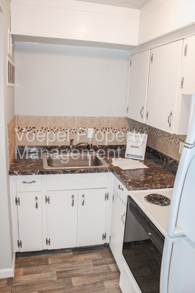 Building Photo - 15116 Bellaire Ave