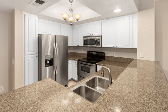 Foto del edificio - Beautiful Upgraded La Jolla Condo Now Avai...