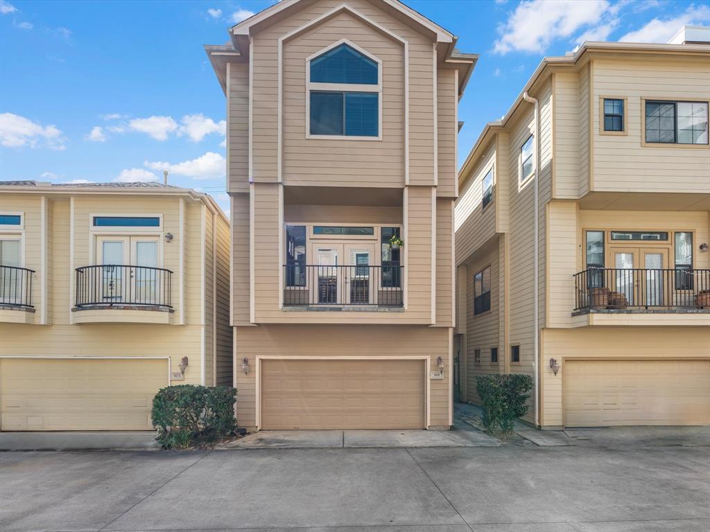 Foto principal - 905 Garden Oaks Terrace