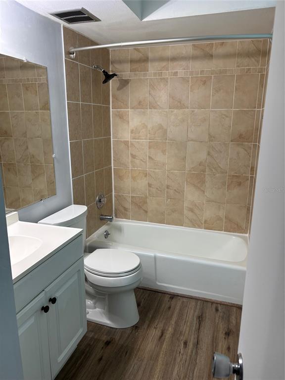 Foto del edificio - 4800 Rilma Ave