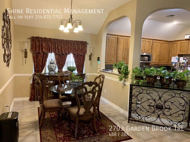 Foto del edificio - 2703 Garden Brook Trail