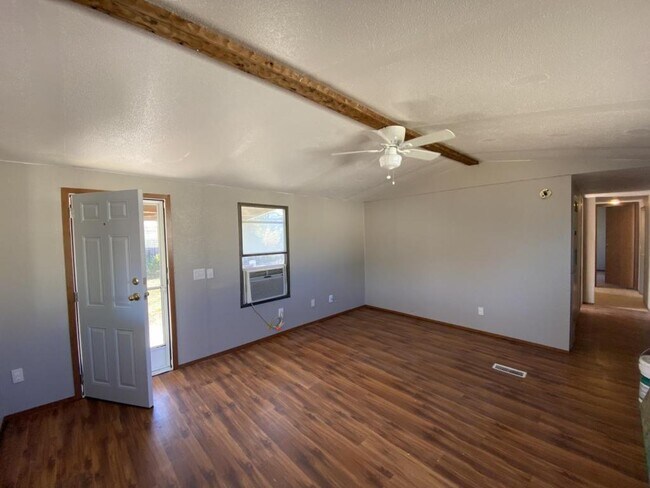 Foto del edificio - 4005 Hilltop Dr