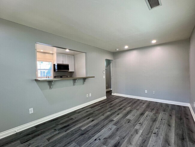 Foto del edificio - Beautiful Remodeled 1-Bedroom Cottage w/Central A/C and Parking in Hillcrest