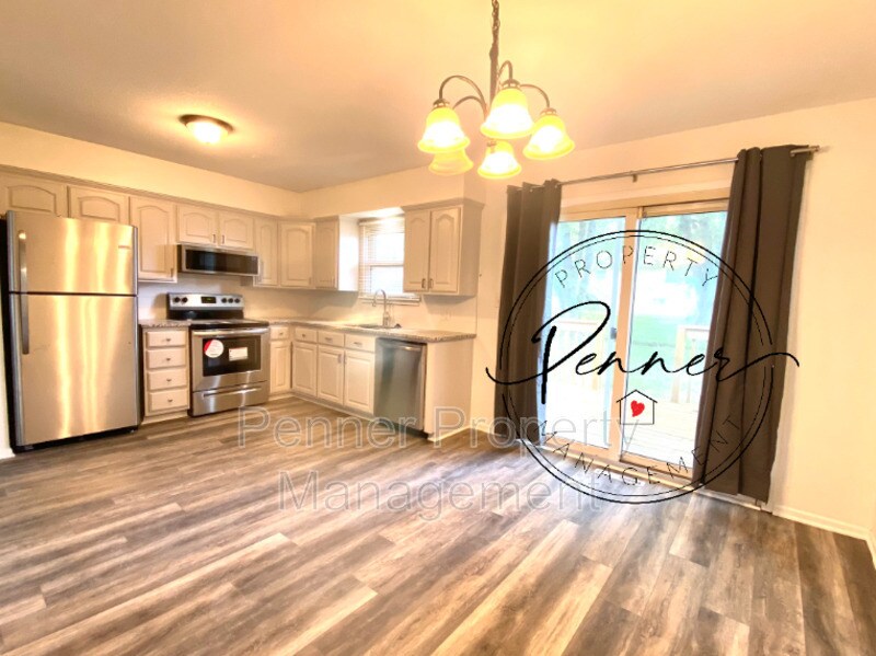 1415 Cloverdale Ct, Independence, MO 64056 House Rental in Independence, MO