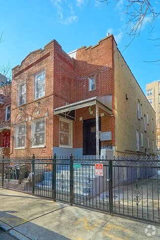 Building Photo - 1549 Selwyn Ave