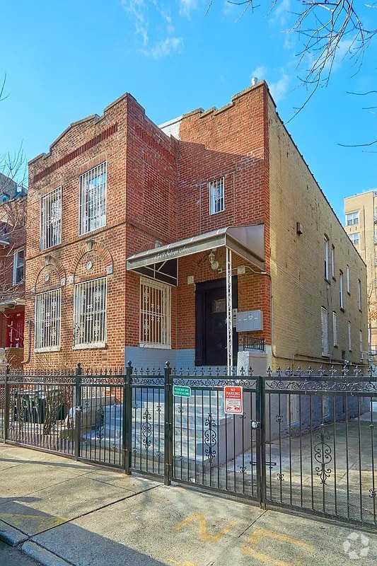 Building Photo - 1549 Selwyn Ave