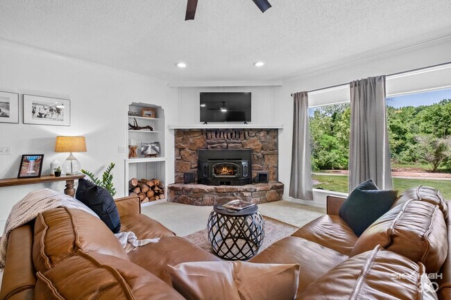 Building Photo - 1400 Prairie Creek Dr