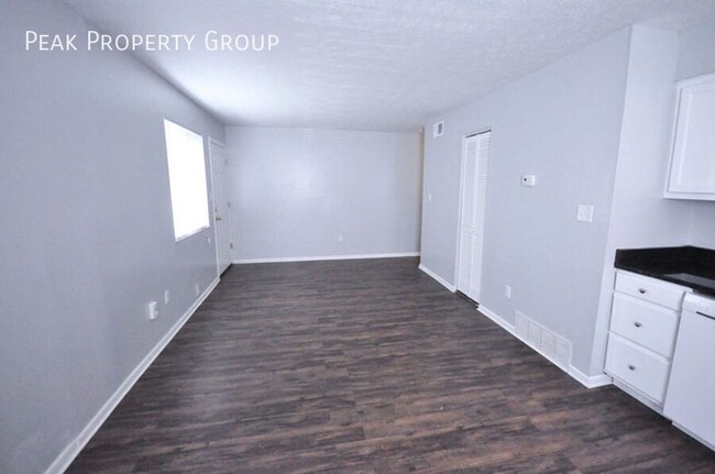 Building Photo - Available Now! 1 Bedroom Apartment Located...