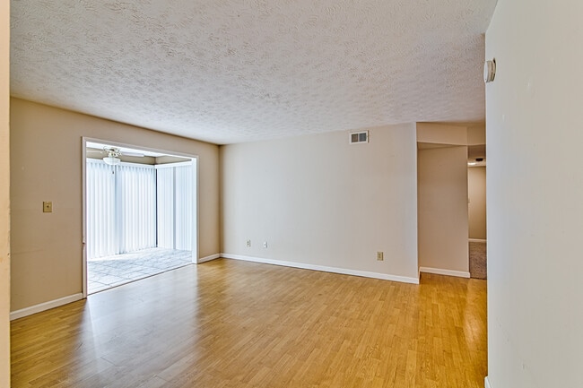 Building Photo - 1102 Augusta Dr
