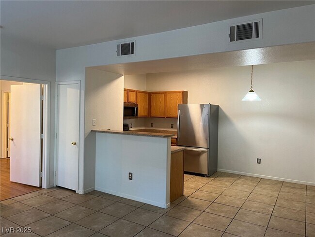 Foto del edificio - 2121 Hussium Hills St
