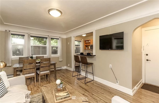Building Photo - Charming Brick Condo On Quiet Street!