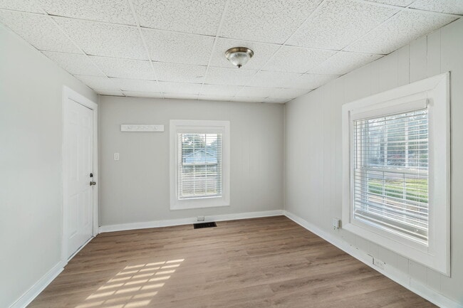 Photo - 1869 Beech St SE House