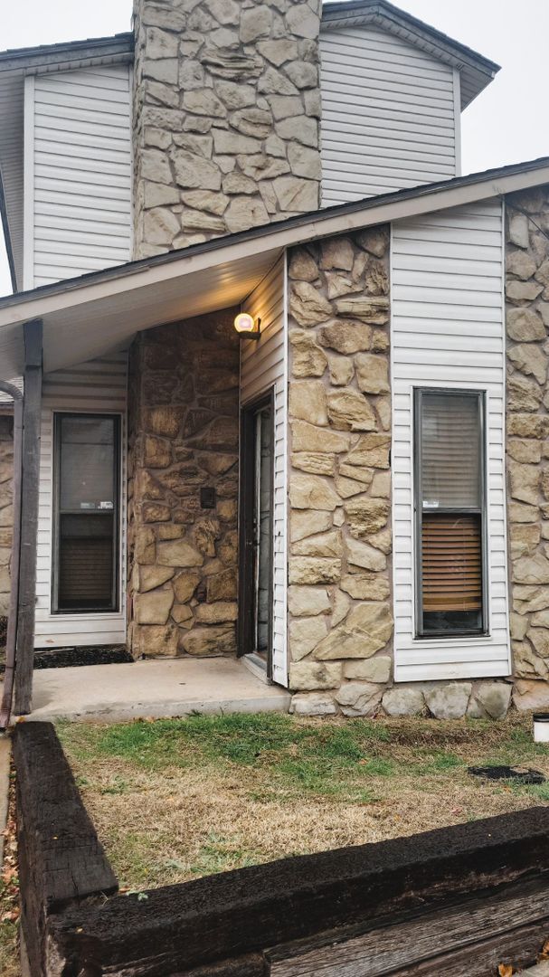 Building Photo - Welcome to this charming two-story single-...