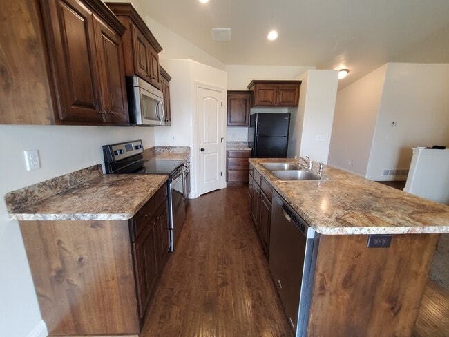 Building Photo - 3840 Slate Dr